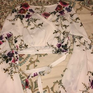 Crop top size M but fits tight